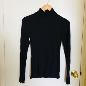 A&F ribbed ruffle turtle neck (size S)